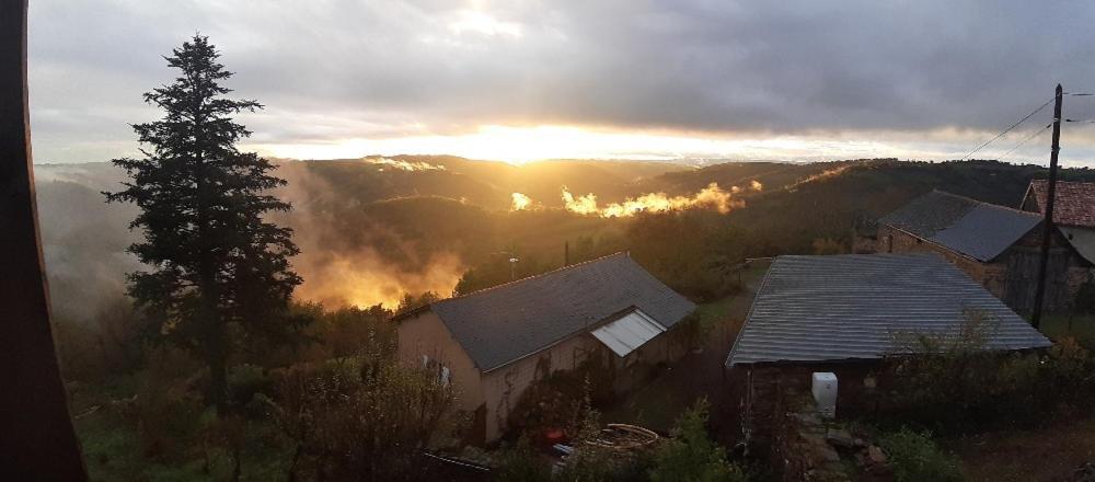 Bed and Breakfast Louradou-Sur-Ciel Jouqueviel Exterior foto